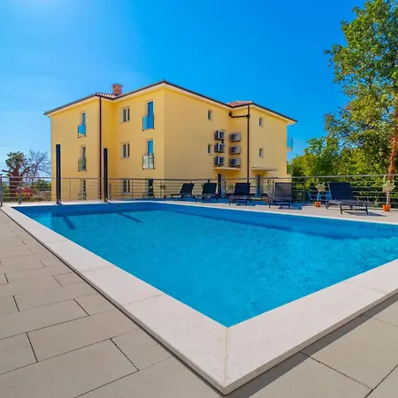 Appartamento Stunning In Kostrena With Kitchen Zurkovo