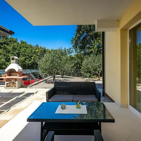 Stunning In Kostrena With Kitchen Zurkovo
