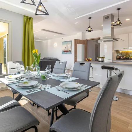 Stunning In Kostrena With Kitchen Zurkovo